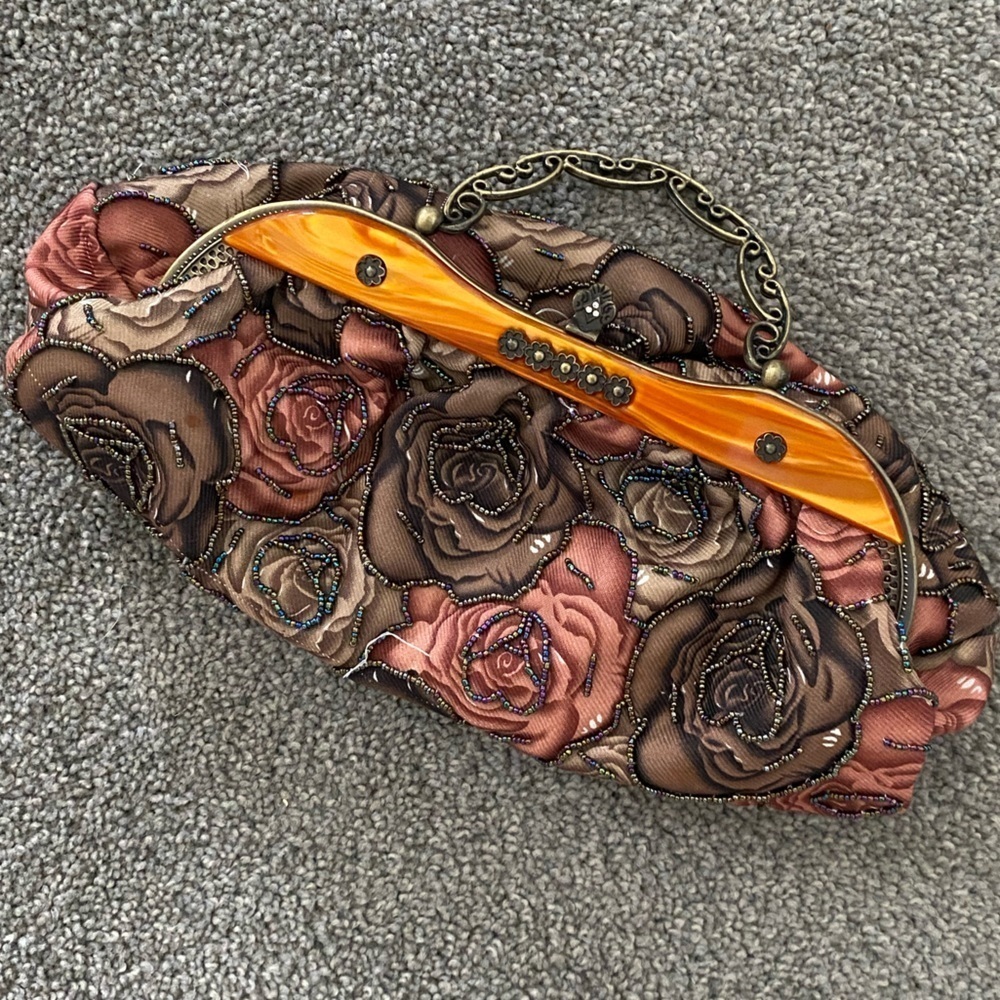 Beaded Plastic Frame Metal Clasp & Carpet Bag Convertible Crossbody/Clutch